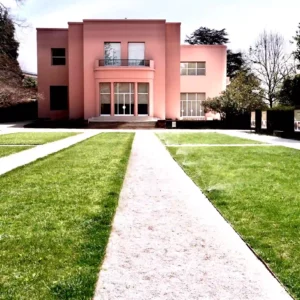 Photo de La Casa Serralves depuis son jardin