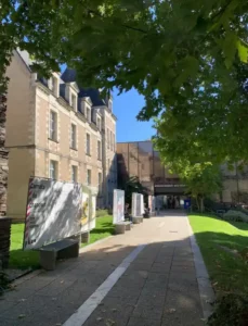 Photo médiathèque Toussaint à Angers Expo Carnets de Chantiers