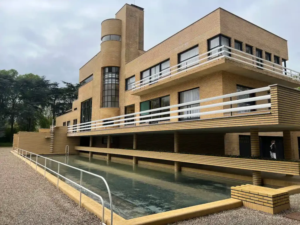 Villa Cavrois vue de exterieur avec sa piscine